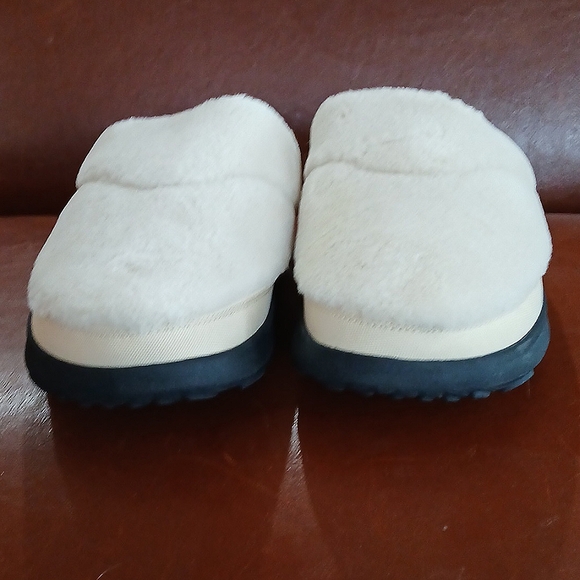 Women's Merrell Cream Slippers - Picture 4 of 6
